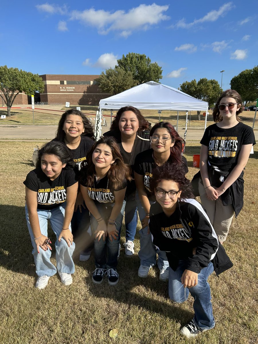 GoldGhs's tweet photo. The Sachse Fall Festival was so much fun! Face painting, hair color spray, cookie walk, and so much more!! #choosetheoriginal #GHS https://t.co/BmWi8fOls2