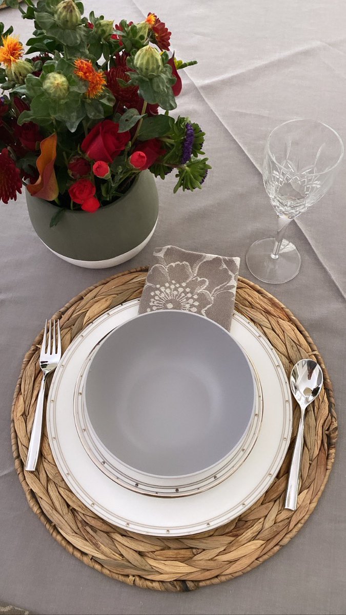 RobinKTriplett's tweet image. #FallHosting #ButterBoard #BreadPudding #GummyTreats (yes there’s real food too thanks to Jeremy)