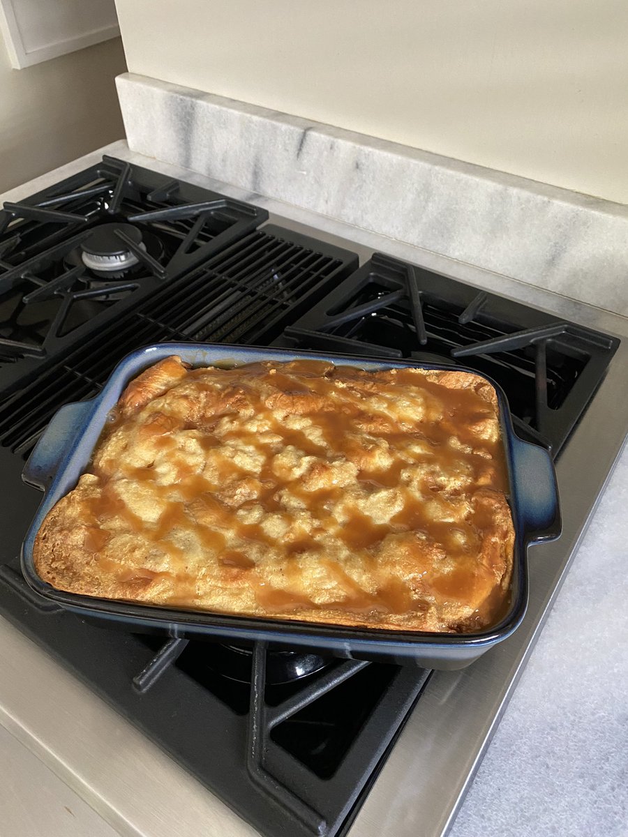 RobinKTriplett's tweet image. #FallHosting #ButterBoard #BreadPudding #GummyTreats (yes there’s real food too thanks to Jeremy)