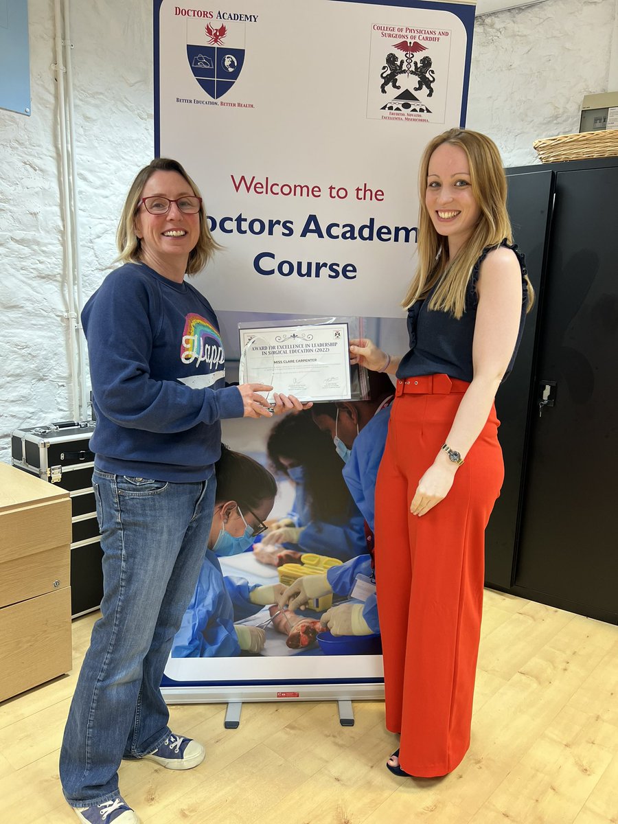 Congratulations <a href="/ClareCarpie/">Clare Carpenter</a>! Received Award for Excellence in Leadership in Surgical Education <a href="/DoctorsAcademy/">Doctors Academy Group of Educational Divisions</a> <a href="/WomenSurgeons/">WomenSurgeons</a> @HEIW_NHS #surgicaltrainer #rolemodel