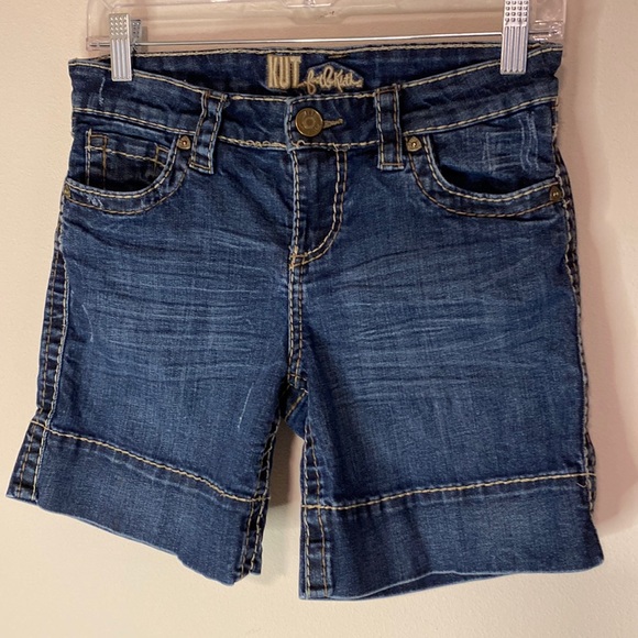 EvolvingBy's tweet photo. So good I had to share! Check out all the items I'm loving on @Poshmarkapp #poshmark #fashion #style #shopmycloset #donaldjpliner #vincecamuto #kutfromthekloth: https://t.co/TbL1Lh9yLp https://t.co/x1648dtLm3