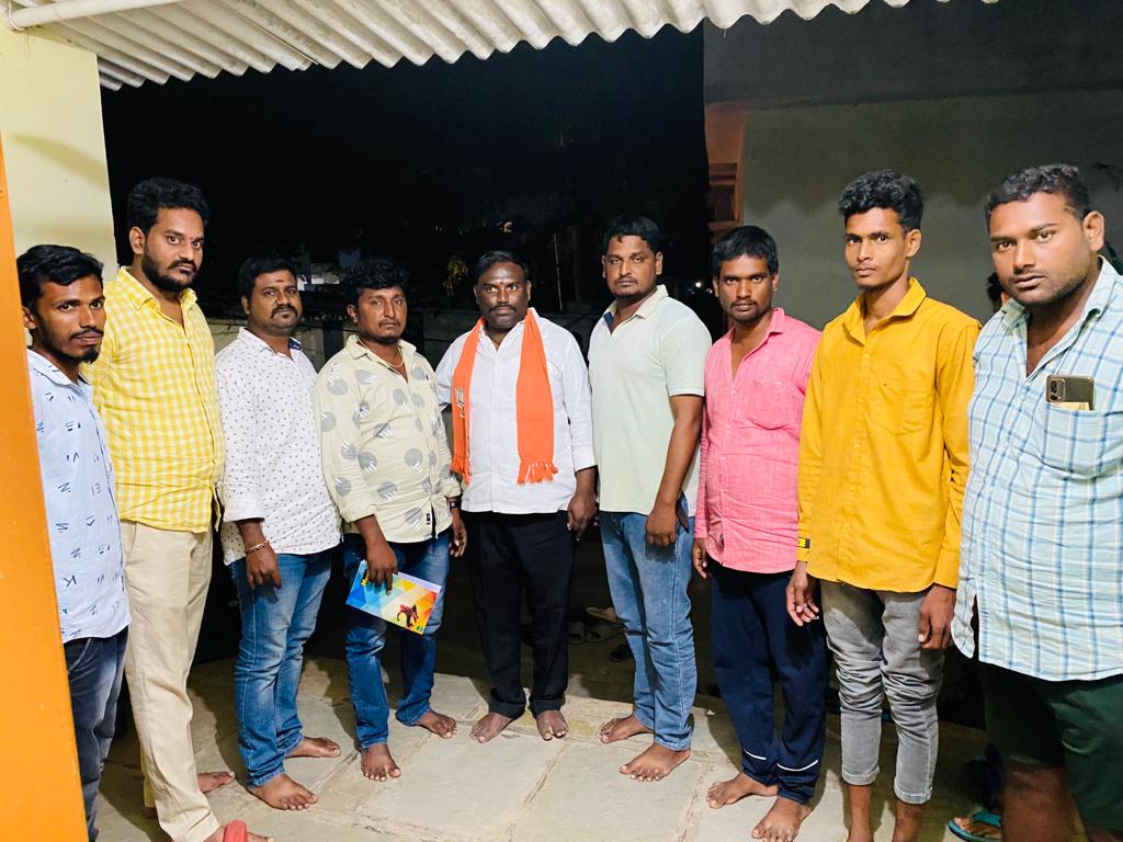 abvp517's tweet photo. ఈ రోజు చౌటుప్పల్ మున్సిపాలిటీ 46వ బూత్ కమిటీ అధ్యక్షుడు సమావేశంలో పాల్గొన్నా బిజెపి రాష్ట్ర నాయకులు బోల్గం యశ్పల్ గౌడ్ @BharatGundagoni @drlaxmanbjp @kishanreddybjp https://t.co/gg36Bt4Ugx