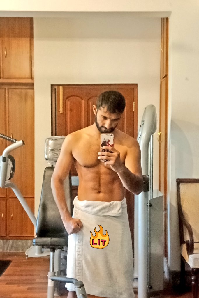 asadbarni's tweet photo. After shower vibes 😊 
#fitness #maleAlpha #YoungFreaks #models https://t.co/0PhRijNUIX