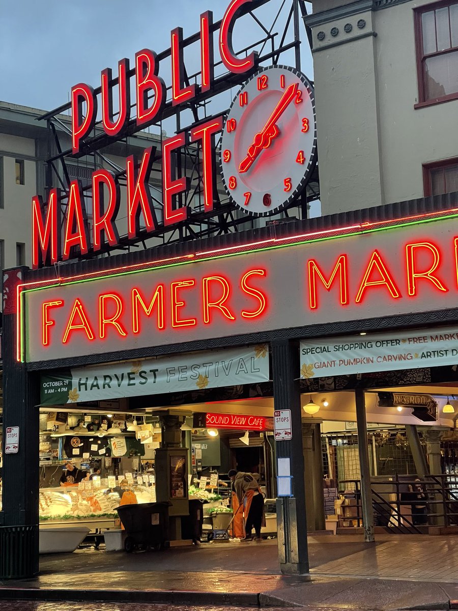 chris_kyser's tweet photo. Pike place market was a real treat. #seattle #pikeplace https://t.co/6ruwSgX7r9