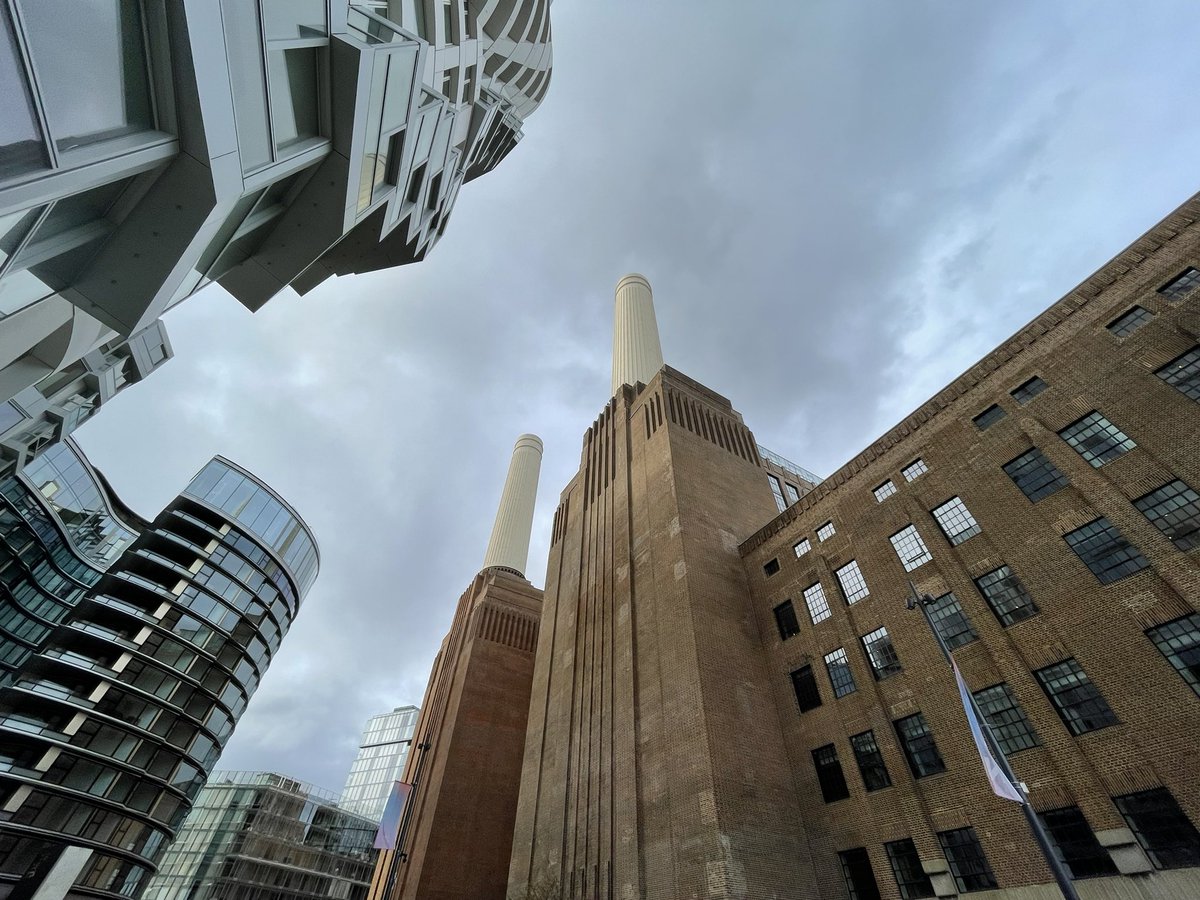 Liborwich3's tweet photo. Battersee 👀

#batterseapowerstation https://t.co/cci7tJKqHE
