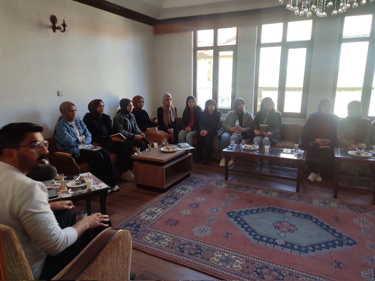 Eğitim yılının ilk toplantısını Memur Sen İl Temsilcimiz <a href="/03AliKeskin/">Ali Keskin</a> Genç Memur Sen Başkanımız <a href="/HakanBuldan/">Ahmet Hakan Buldan</a> 
Adem Topluluğu Başkanımız @Vedatkarahann03 ile birlikte gerçekleştirdik. Aramıza yeni katılan üyelerimize faaliyetlerimizden bahsedip kitap tahliline başladık.