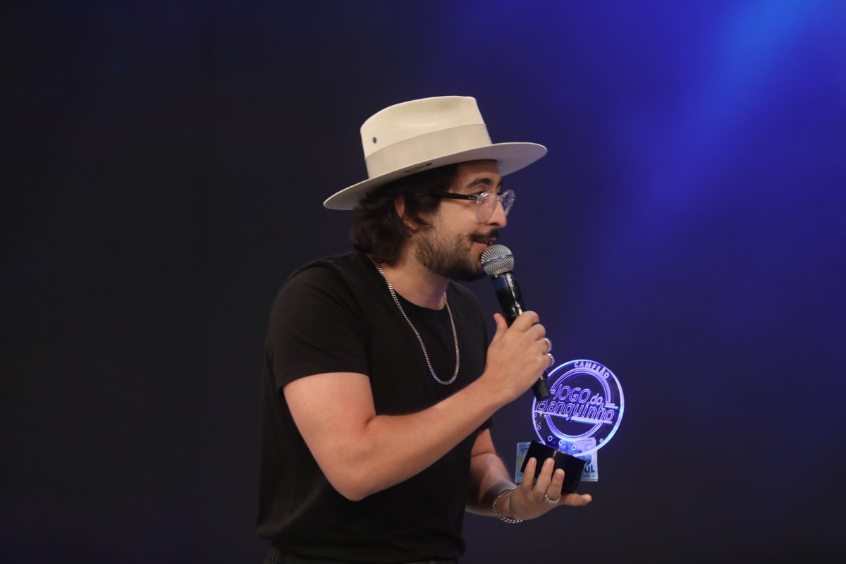 ZeebaOficial's tweet photo. E não é que eu ganhei dessa vez 😂 @pgmraulgil 🙌 https://t.co/Pn07YuQsUL