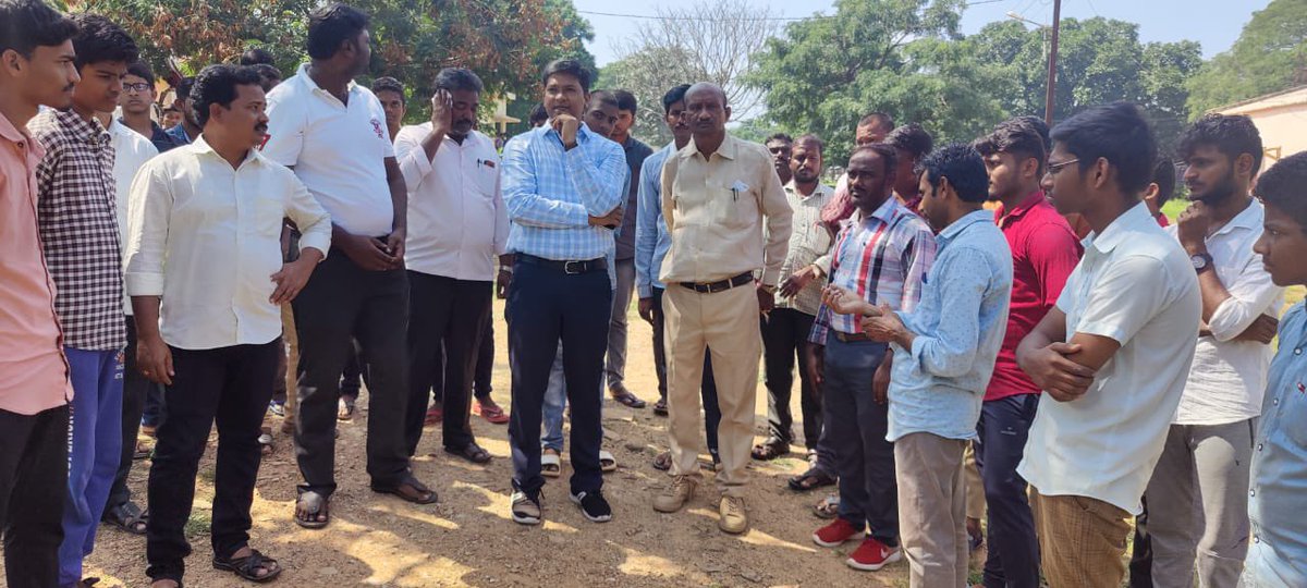 balakiran_ias's tweet photo. I visited my alma-mater #APRJC #Nagarjunasagar and interacted with the young students, lecturers and the Principal. It was 26 years ago I was a student of +1 here. APRJC laid a great academic foundation those days. #Nostalgia https://t.co/YRSO7kF3GB