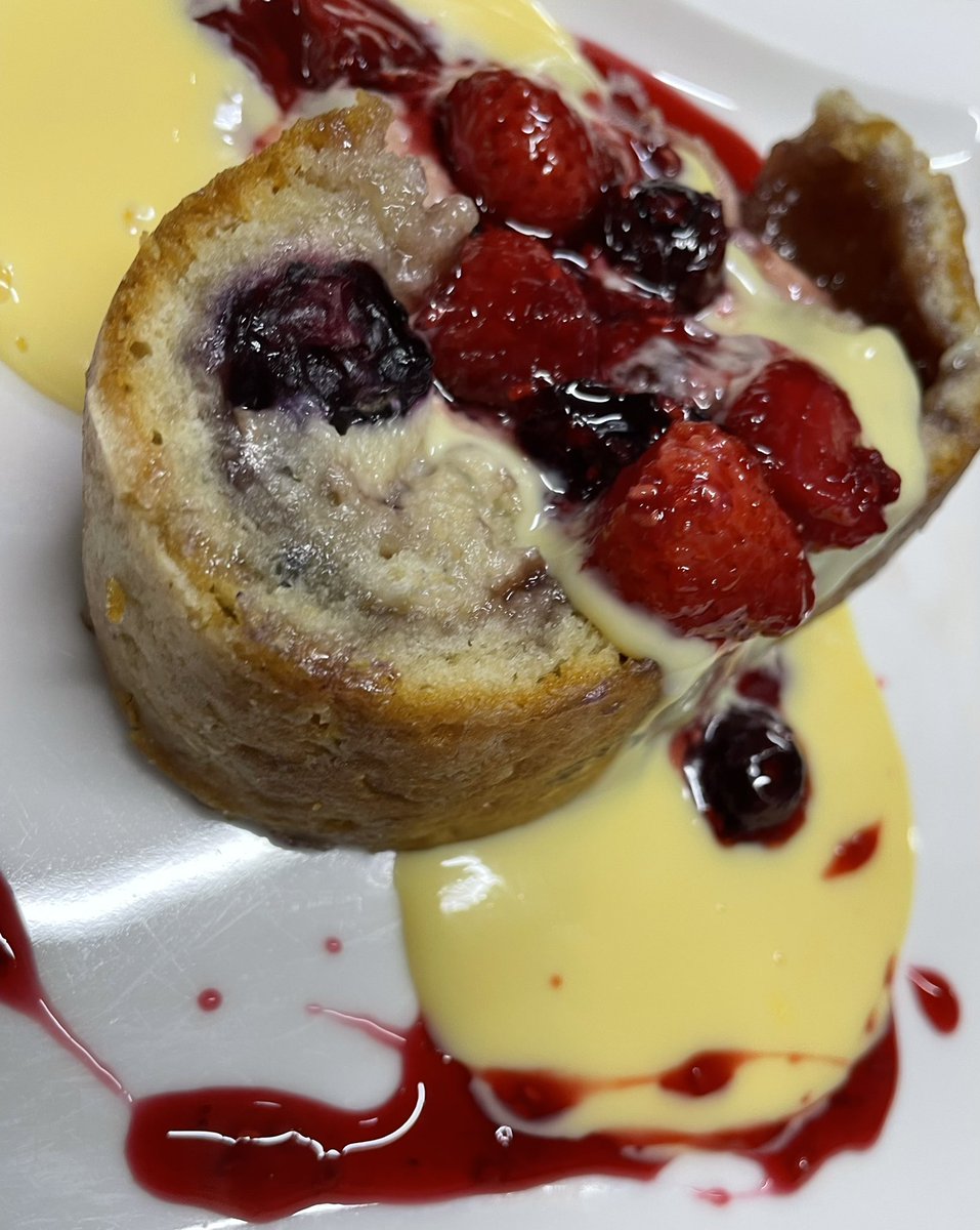 SteveMunson11's tweet photo. The Gull homemade desserts ..#niche pub food 01508492039 https://t.co/tGiF0TwNYe