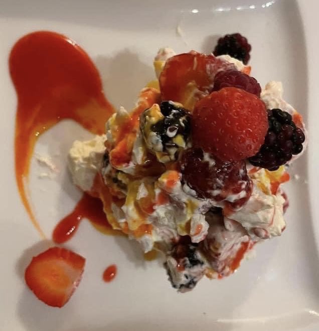 SteveMunson11's tweet photo. The Gull homemade desserts ..#niche pub food 01508492039 https://t.co/tGiF0TwNYe