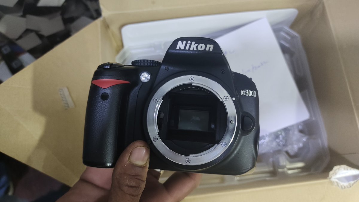 hitskh's tweet photo. @AmazonHelp @consumerforum_
@PiyushGoyalOffc
Received a Nikon camera dummy/rough notebook teared in box of canon camer, while ordered a canon 90 d camera worth 1,11,990/-. No resolution provided. Open fraud and scam done by amazon. It's my hard earned money. Amazon can't loot https://t.co/0VnOLmyEQ4
