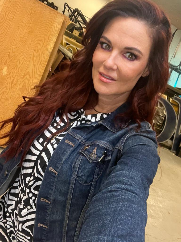 Amy Dumas tweet media