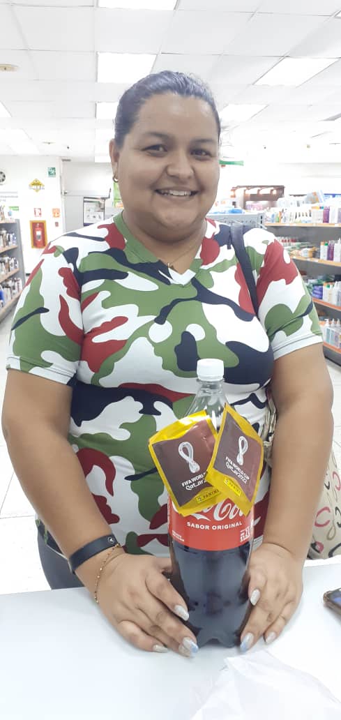 LocatelVzla's tweet photo. La gente sigue llegando a Locatel #ipsfaMaracay buscando la #promocambiazolocatel y viviendo la pasión del Mundial https://t.co/xfZLQRfbCJ