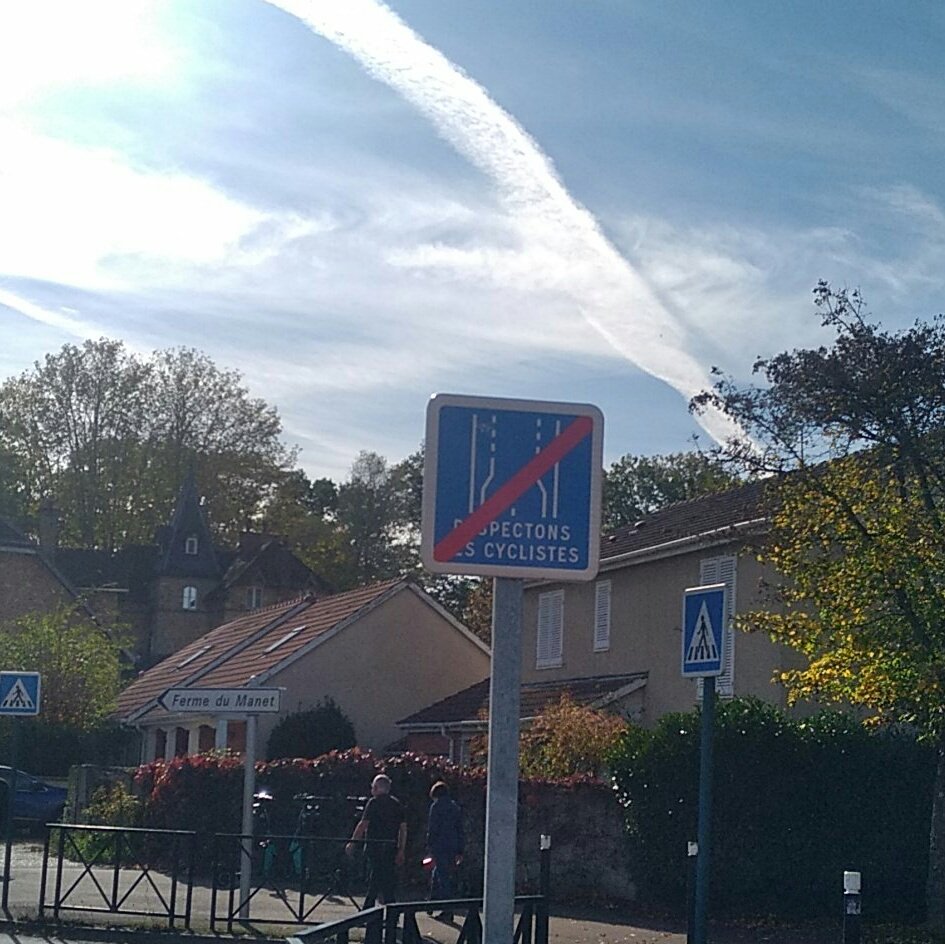 velut78's tweet photo. Fin de zone de respect des #cycliss. On va enfin pouvoir les frôler 😈 https://t.co/bepvGdCqOM
