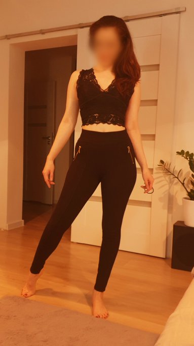 Which of those outfits should I wear while making out with "B" in a club tonight ? 😏. Any suggestions