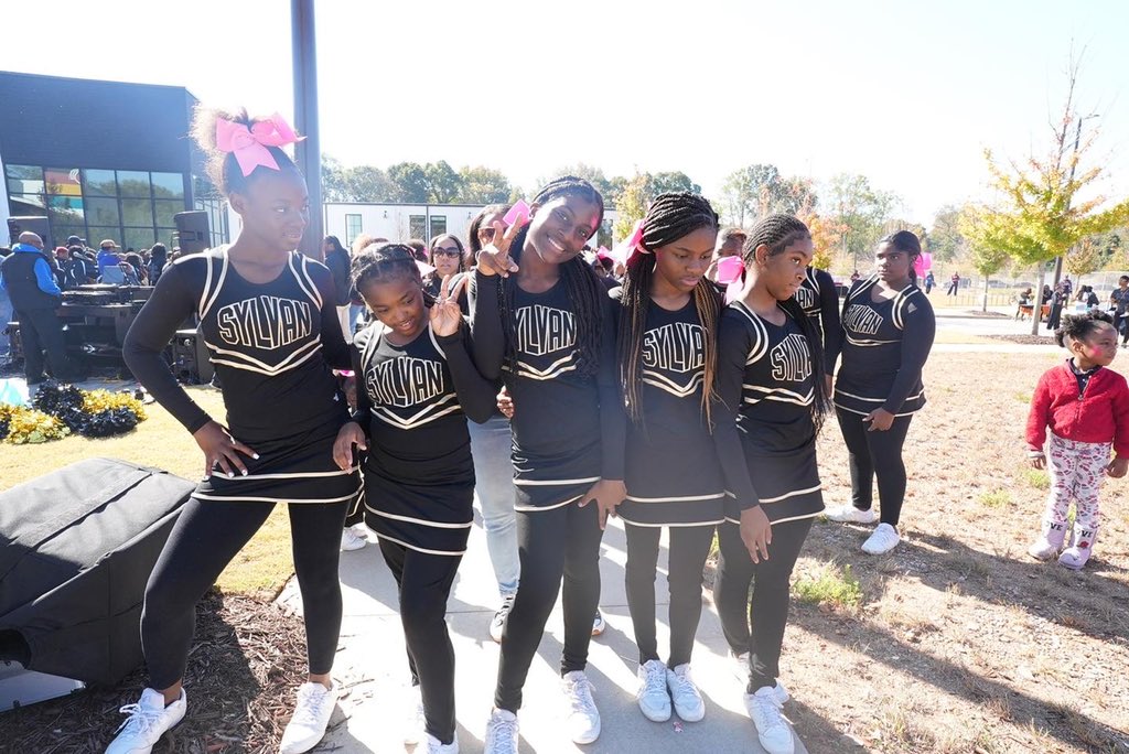 DrLisaHerring's tweet photo. Today the Carver Cluster came together as one to provide resources and celebrate the community. Thank you to our principals,scholars, families and partners for the success of this beautiful event. #OneCarver https://t.co/YXfizd5Ix9