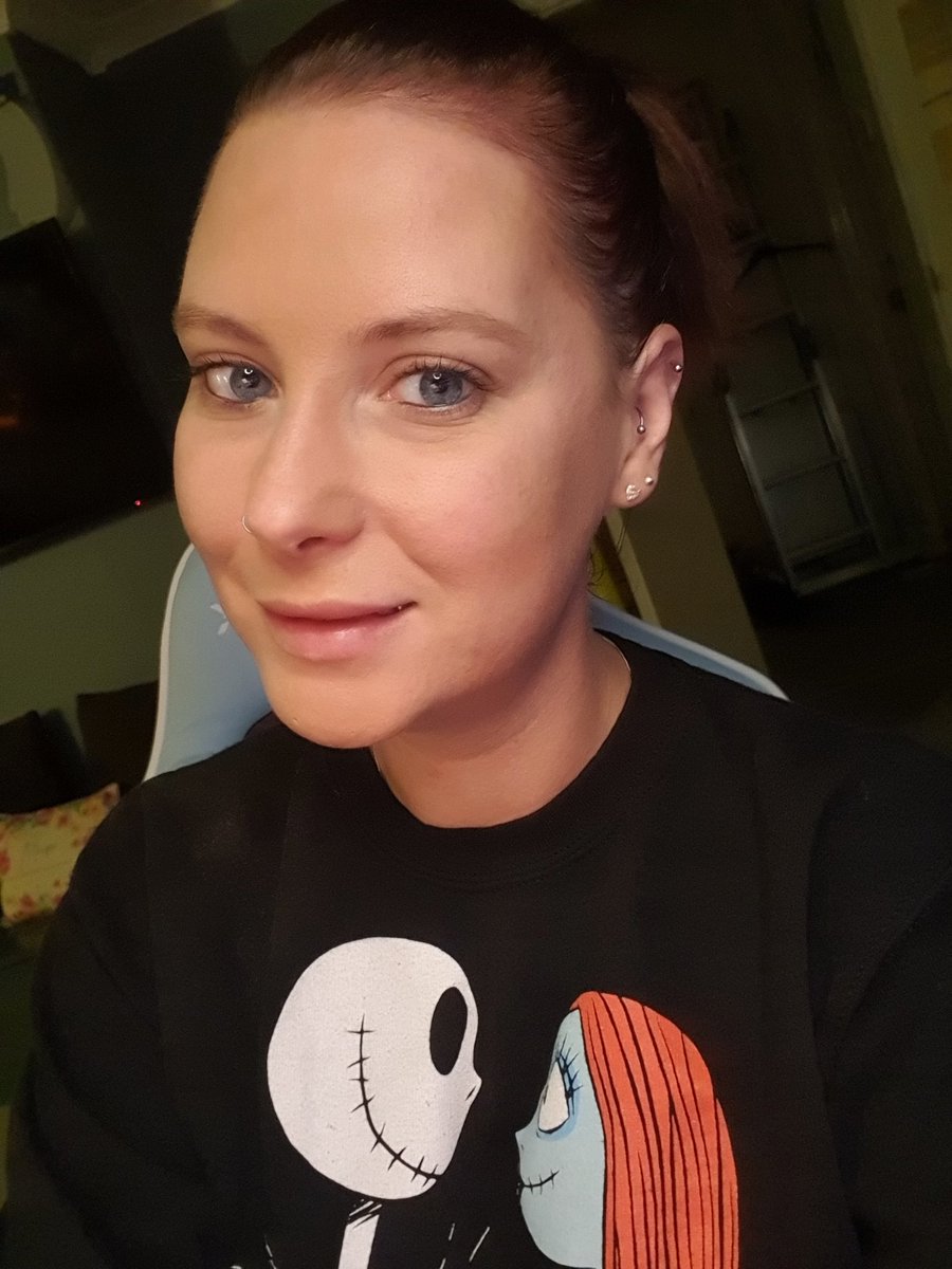 t6969_k's tweet photo. 💀 LIVE NOW 💀 

Playing some dead by daylight 🙈 come over and say hi 👋  we would love to meet some new people in chat 😀 

https://t.co/fwDoo2xudy https://t.co/qR4sP5gvO8