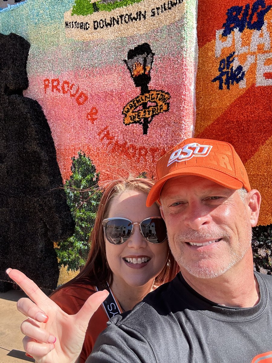 kcene_'s tweet photo. Celebrating his Birthday with the fam and the Cowboys! #GOPOKES https://t.co/fCLuBlmVrA