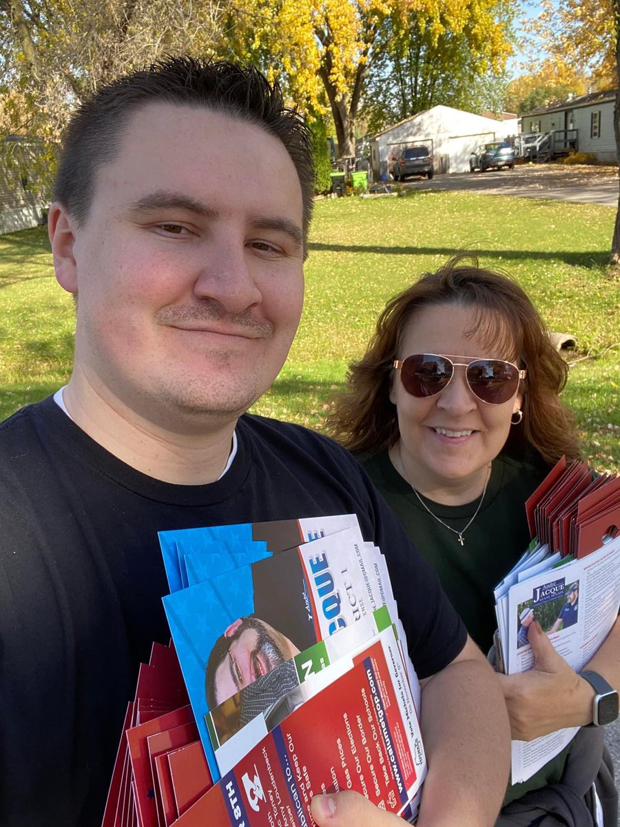 8thForRon's tweet photo. On one of the last beautiful days of Fall, our teams are out in force across the 8th Congressional District.

Voters in NE Wisconsin are excited to send @RonJohnsonWI back to Washington to fight for our freedom for another 6 years. 

The enthusiasm is surging. 

17 days to go. https://t.co/oq8lslTjtS