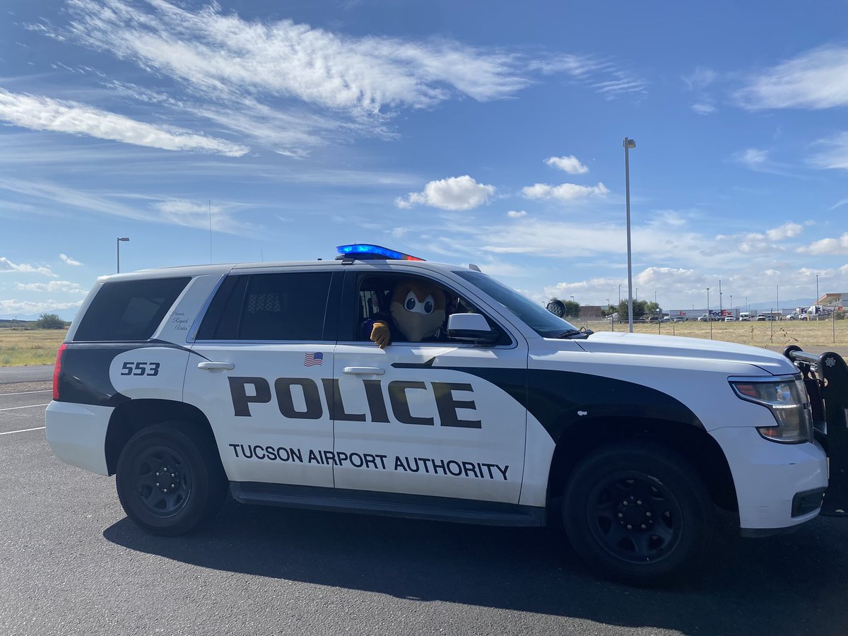 dusty16ahl's tweet photo. Getting that motor runnin’ for Opening Night with the @TucsonAirport Police Department! 🏍🚓 https://t.co/xw4rml2Fky