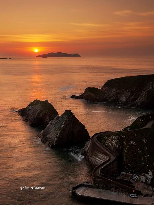 Radharc aoibhinn. A beautiful view.  
Cé Dhún Chaoin (Dunquin Pier) with An Fear Marbh island also known as 'The Dead Man' or 'Sleeping Giant'.

Dingle Peninsula
Co. Kerry.

📸 john-hooton.com