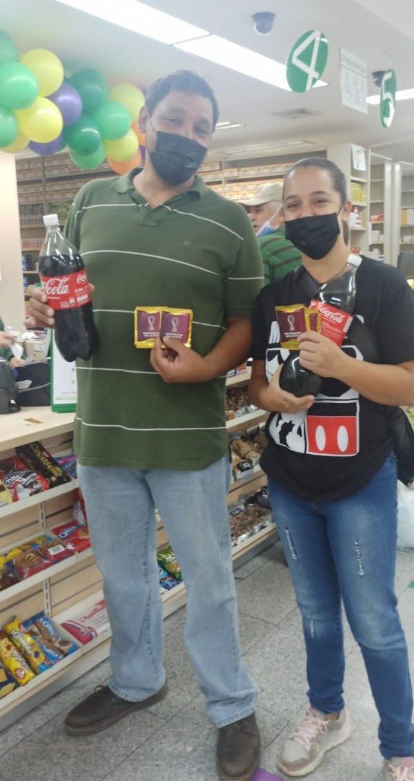 LocatelVzla's tweet photo. Locatel #Boleita, #ElParaiso y #LaCastellana dijeron presente con la #promocambiazolocatel 💚🥤⚽ https://t.co/UlpT0f9VrL