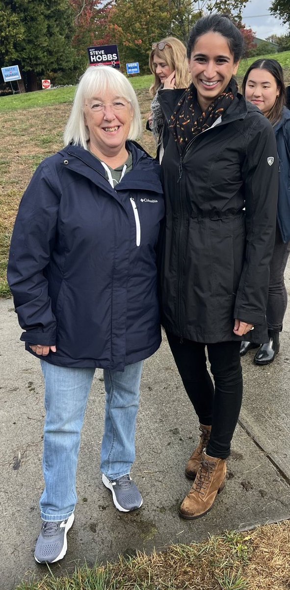 Looking forward to canvassing this afternoon in the <a href="/37Dems/">37th LD Democrats of WA State</a> ! Look who I ran into doing the exact same thing this morning. Thanks <a href="/ewarren/">Elizabeth Warren</a> <a href="/PattyMurray/">Senator Patty Murray</a> for your words of encouragement! We are well on our way to canvassing every neighborhood in Seattle before Nov 8!