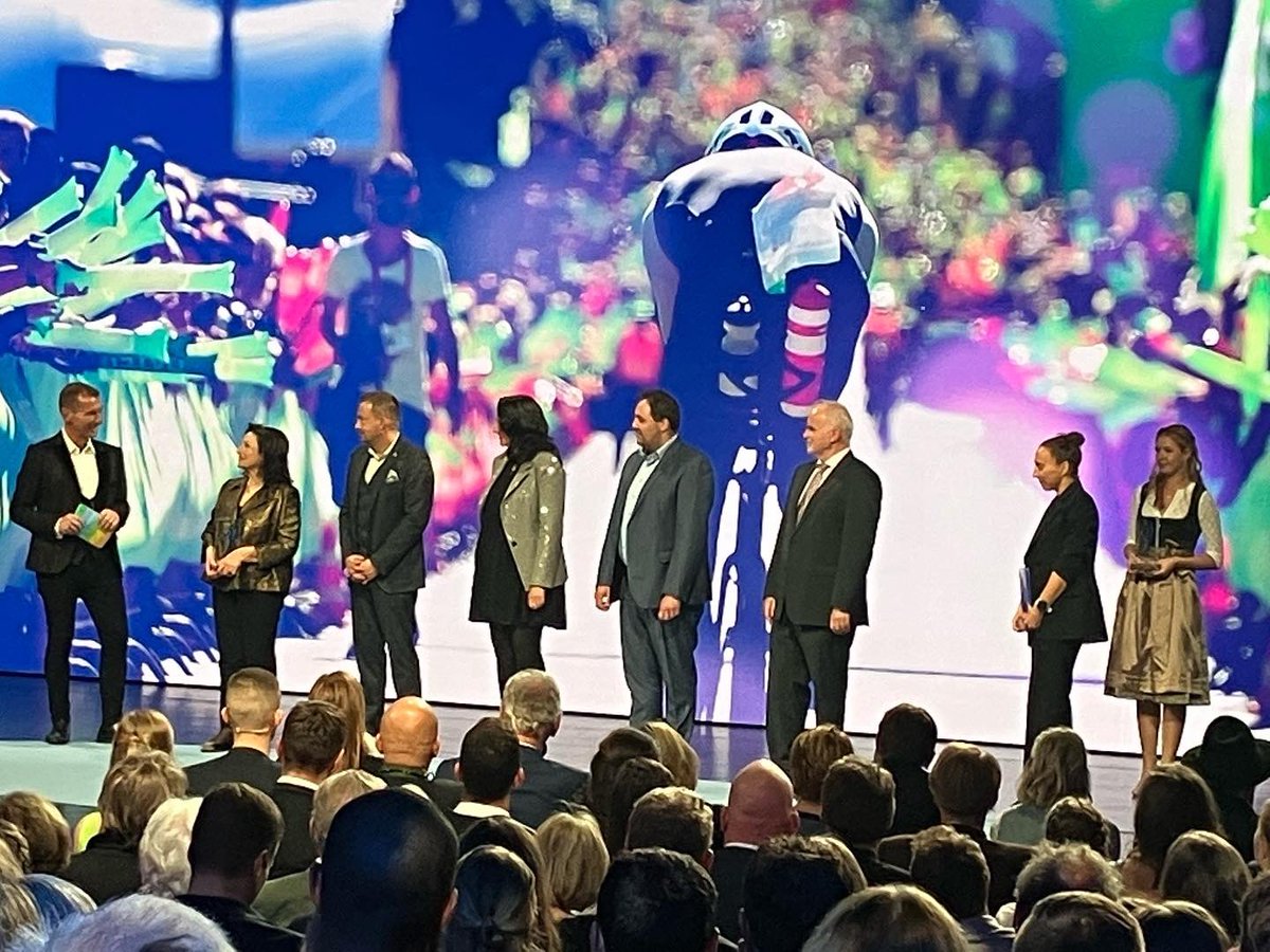 VMSMUC's tweet photo. #challengeroth #herausragendeförderungdessports #sportpreisbayern #sportpreis2022 #20jahresportpreis @bmwwelt #BayerischerSportpreis https://t.co/7eoTGWF6ve