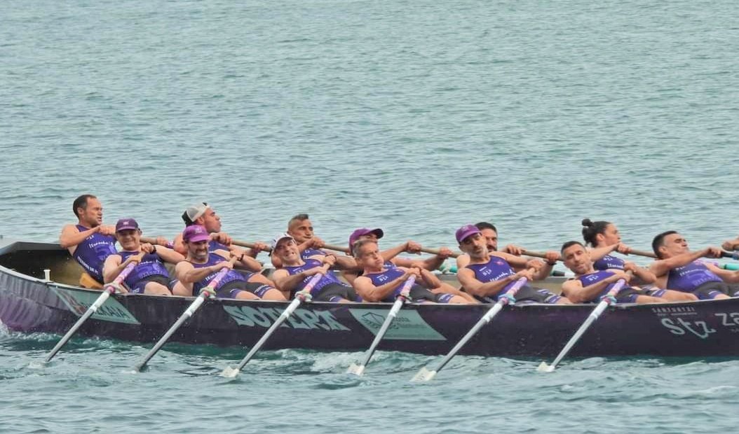 🚣‍♀️ ARRAUNLARI BETERANOEN ESTROPADA 🚣‍♀️

👉 Gure beteranoak zoriondu nahi ditugu gaur Mundakan bosgarren postuan amaitu eta gero

💪 Ohorea izan da zenbait arraunlari historiko berriz gure traineruan ikustea 

#mareamorea #aupasotera