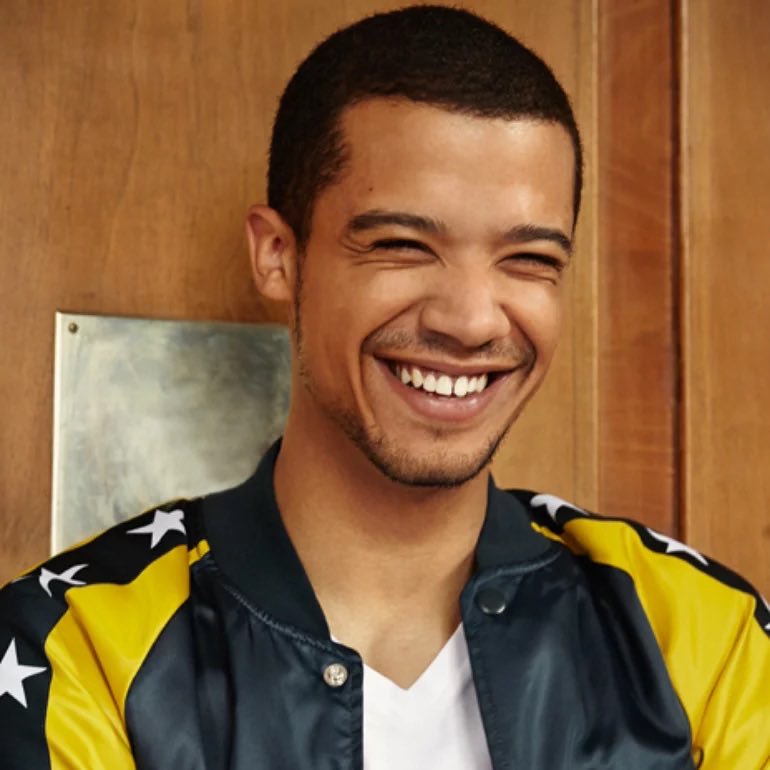 lestatbabygirl's tweet photo. jacob anderson smiling, that’s the tweet https://t.co/1VtINiCj1u