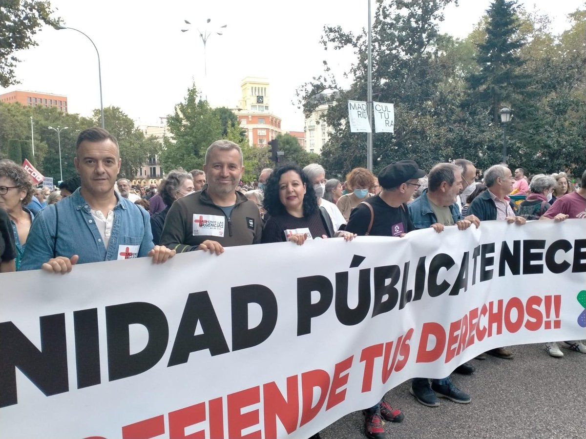 HueteDiaz's tweet photo. #torrejon en la mani en defensa de la #SanidadPublica. Contra el desmantelamiento de nuestra sanidad por #ayuso.
No lo vamos a consentir.
Urgencias abiertas con personal médico contratado, no voluntario ni de la atención primaria.
@Javier1Castillo 
@psoetorrejon
@psoesanidad https://t.co/CpuWYS4r2g
