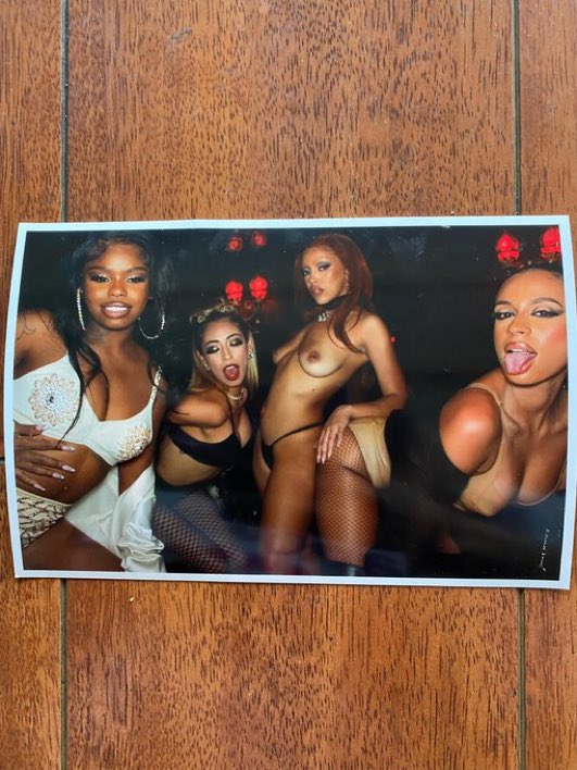 ronreup's tweet photo. @DojaCat https://t.co/8hnjkojH37