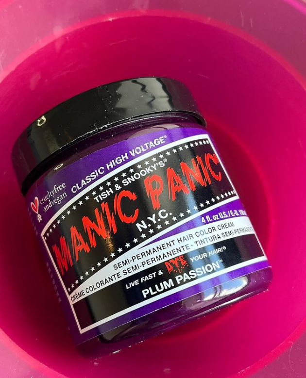 manicpanic_uk's tweet photo. Plum Passion is a beautiful vibrant shade that has definitely stuck to its punk roots 💜🤘 this Plum Passion blowout is everything.

@wundercuthair 🎨

#manicpanicpro #manicpanicprofessional #MPUK #UV #uvhair #collection #haircollection #manicpanicuk #manicpanic #vivid https://t.co/VDqaisDtEH