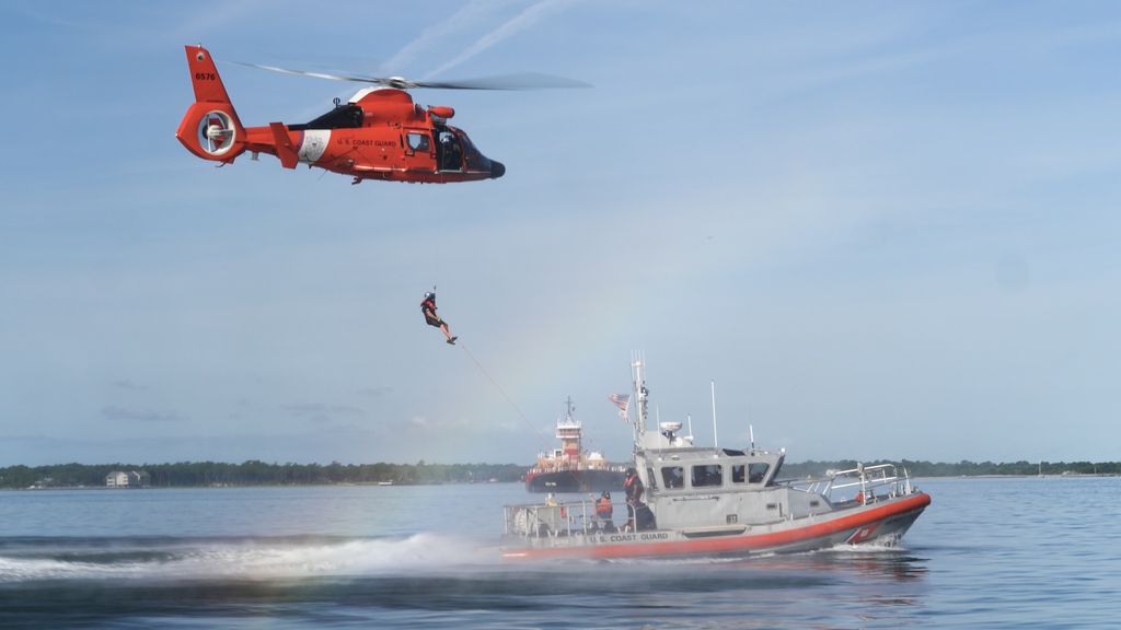 CircleAllAccess's tweet photo. Tonight it’s anchors aweigh as @lindsayell joins the U.S. Coast Guard at @USCG Base Charleston for a heart-pounding, high speed boat chase and a thrilling Blackhawk helicopter water rescue! 🌊⚓️

Don’t miss the action TONIGHT on #InsideTheBase at 10:30/9:30c pm on Circle TV! https://t.co/sQuGhAKxWK