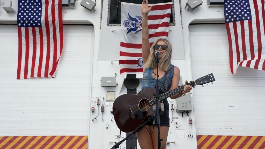 CircleAllAccess's tweet photo. Tonight it’s anchors aweigh as @lindsayell joins the U.S. Coast Guard at @USCG Base Charleston for a heart-pounding, high speed boat chase and a thrilling Blackhawk helicopter water rescue! 🌊⚓️

Don’t miss the action TONIGHT on #InsideTheBase at 10:30/9:30c pm on Circle TV! https://t.co/sQuGhAKxWK