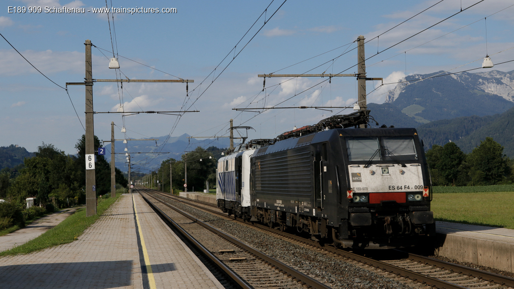 TrainspicturesC's tweet photo. Rubrica: Siemens Eurosprinter
E189 909 Schaftenau, 05/07/2022
Foto 1920x1080 FullHD: https://t.co/g8sJzcdnhP
#fotografieferroviarie #treni #trainspictures #railpictures #ferrovia #e189 #austria #austria #tirolo #tyrol #bezirkkufstein #gemeindelangkampfen https://t.co/IpVA85wCgC