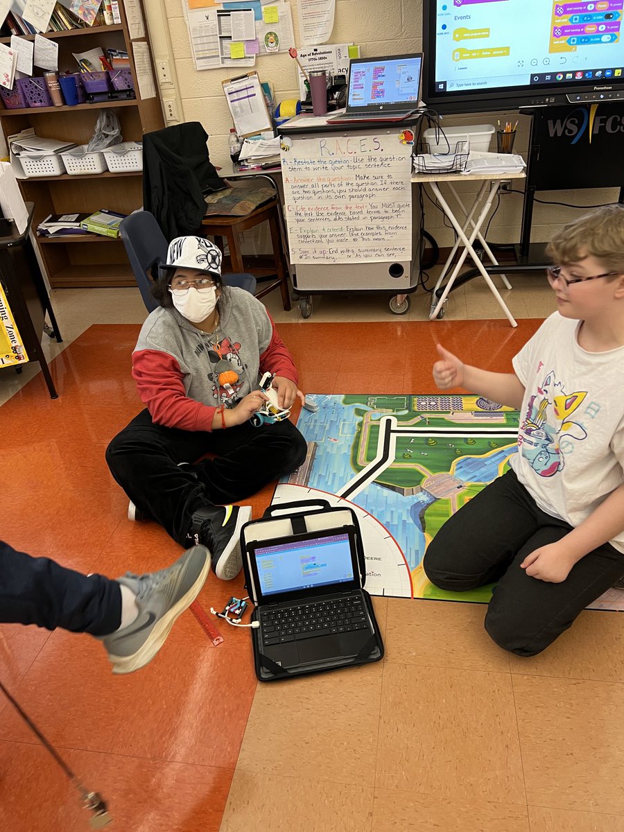 Sandy Holt tweet media