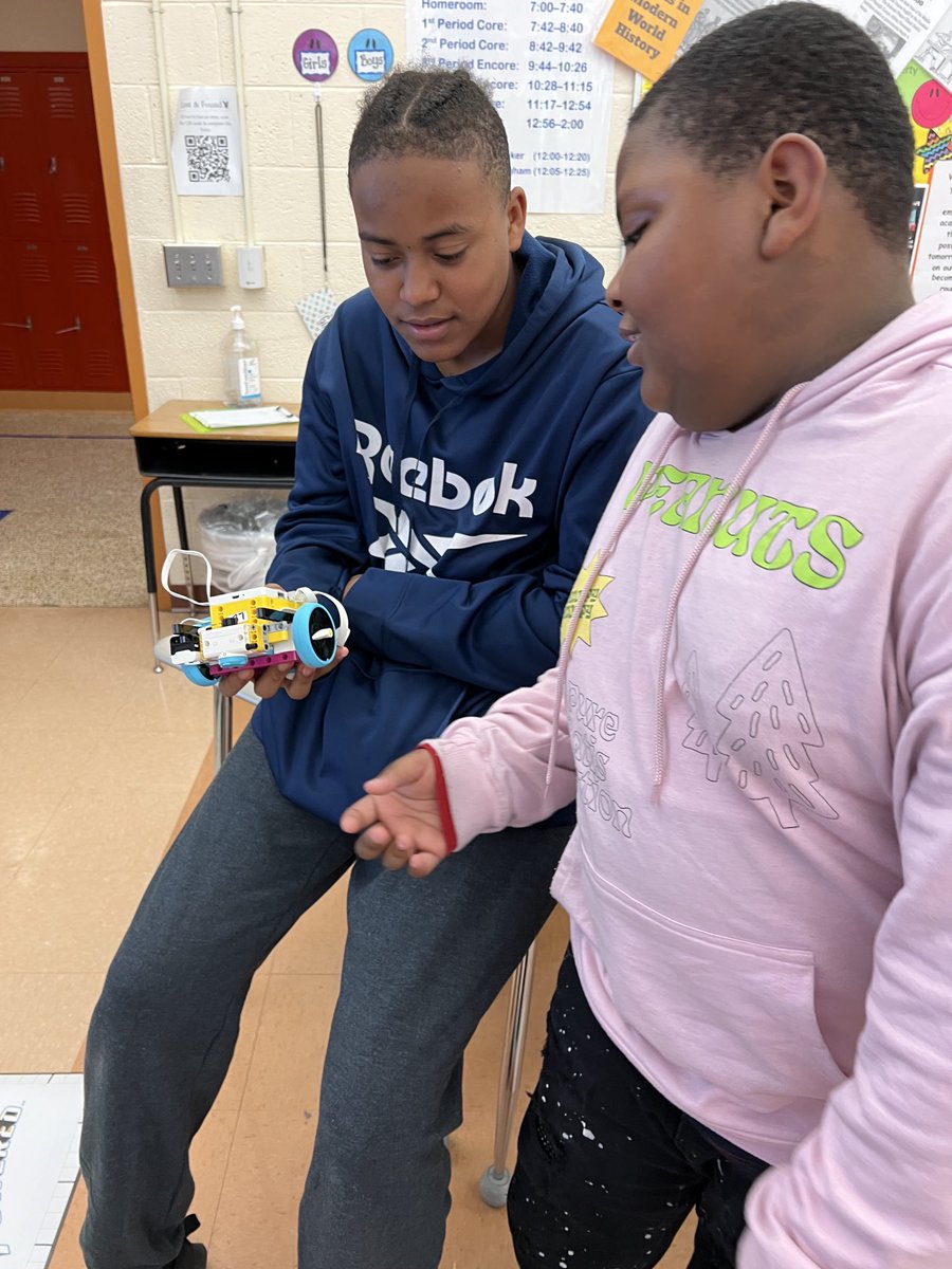 Sandy Holt tweet media