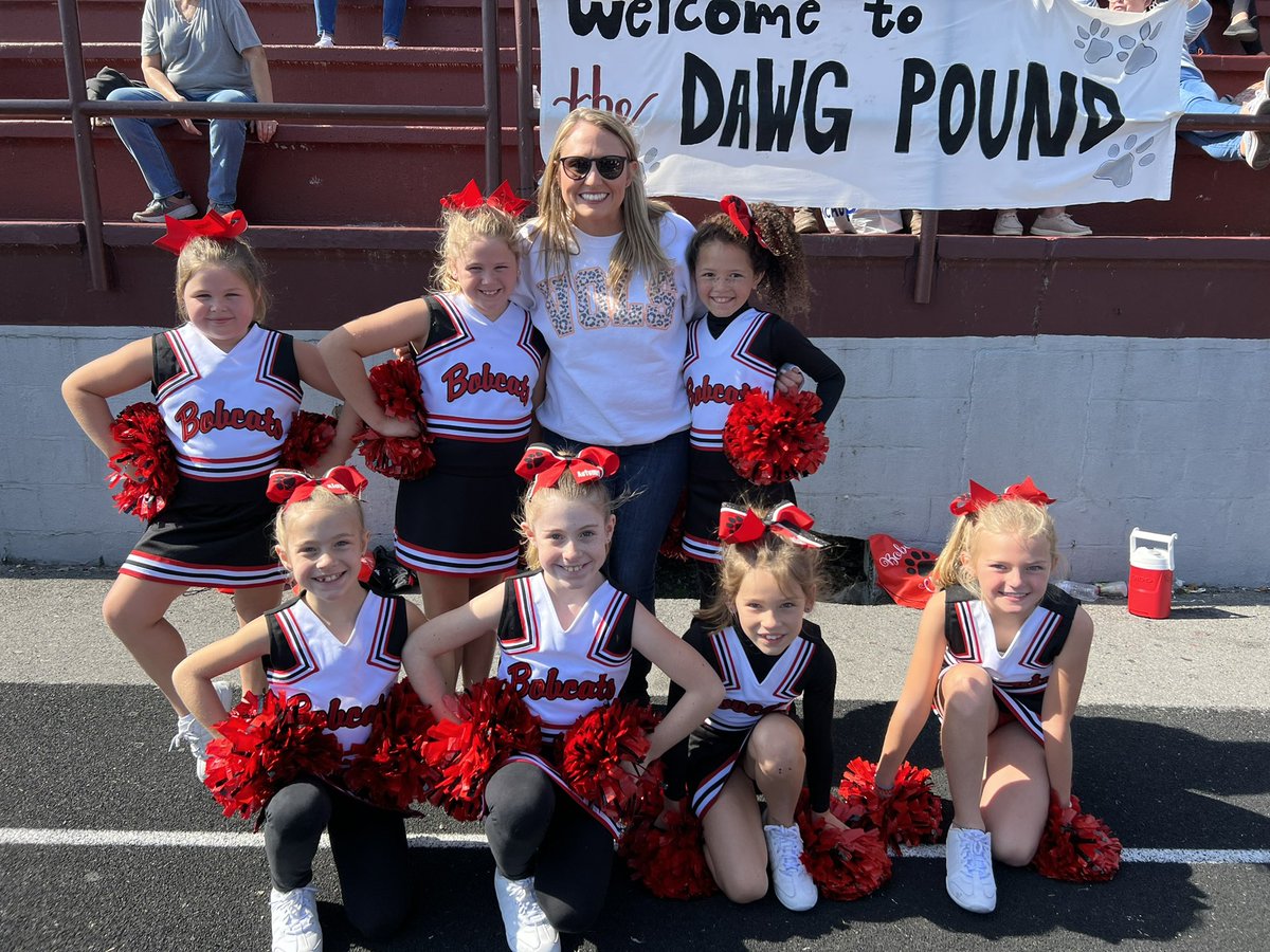 Loved watching some of our Sterchi Royals cheering this morning! <a href="/SterchiSchool/">Sterchi Elementary School</a>