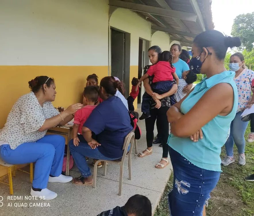 ceup_zulia's tweet photo. con las madres, padres, y representantes para que todos nuestros planteles estén 100% vacunados, contando con el apoyo para la organización de las jornadas con la Coordinadora de Educación Inicial Zonal, Prof. Yuleimar Abreu y los enlaces, el equipo de apoyo técnico de la https://t.co/GwAIhbn8qx
