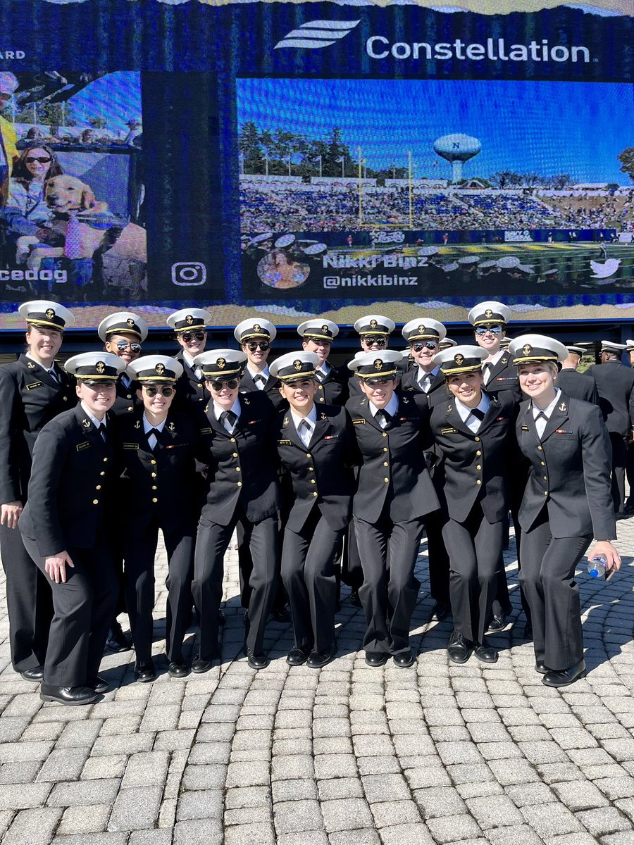 We loved meeting our fans and signing some autographs today at the <a href="/NavyFB/">Navy Football</a> game 💛💙

#GoNavy | #Impact