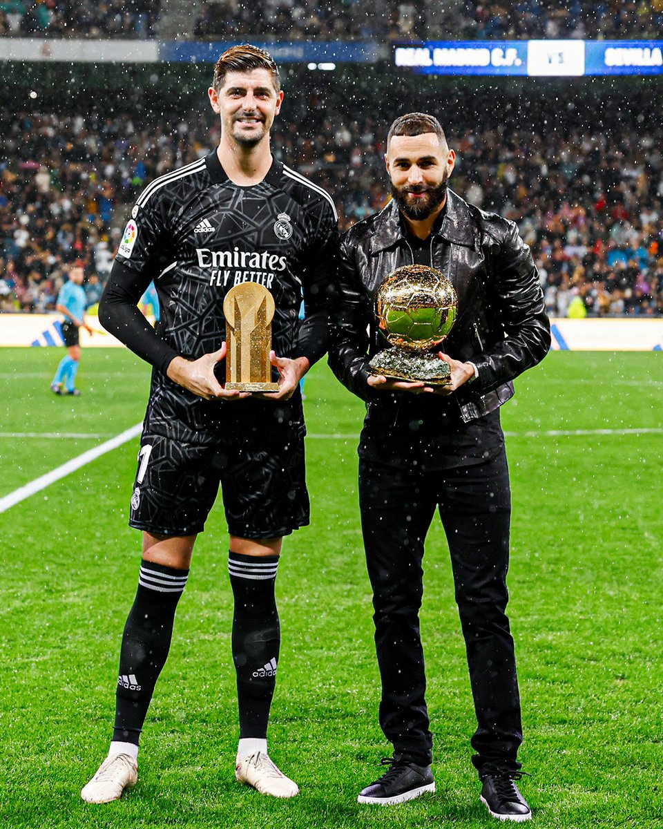 🏆 ¡LOS MEJORES DEL MUNDO! 
<a href="/Benzema/">Karim Benzema</a> 🤝 @ThibautCourtois