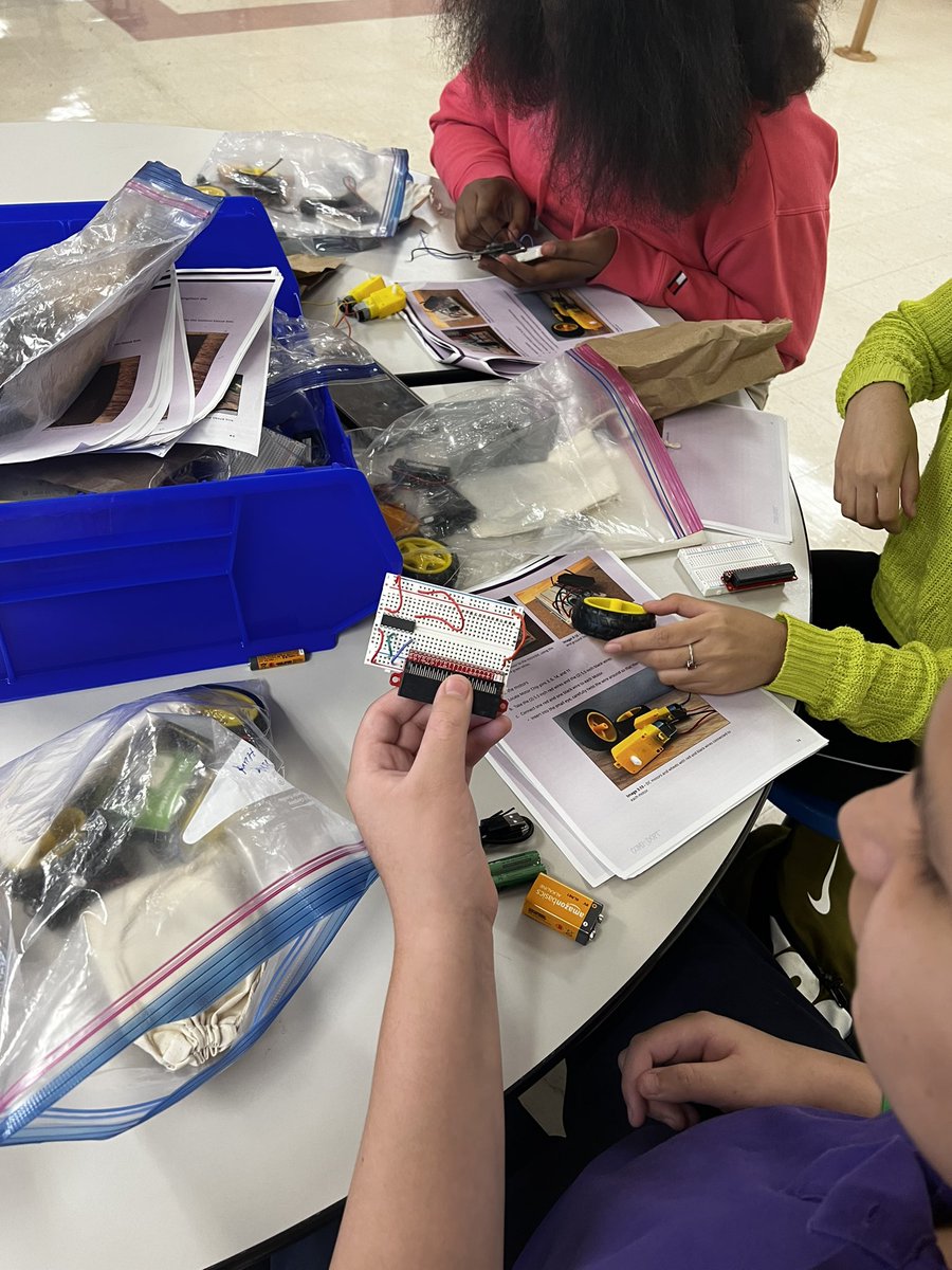 shyne_evita's tweet photo. At Key Middle School, our students look forward to participating in the #compudot after-school program. This week, they began building remote controllable cars 🚘 !! #beArtRageous @KeyMS_Cougars https://t.co/K4F8KTexPQ