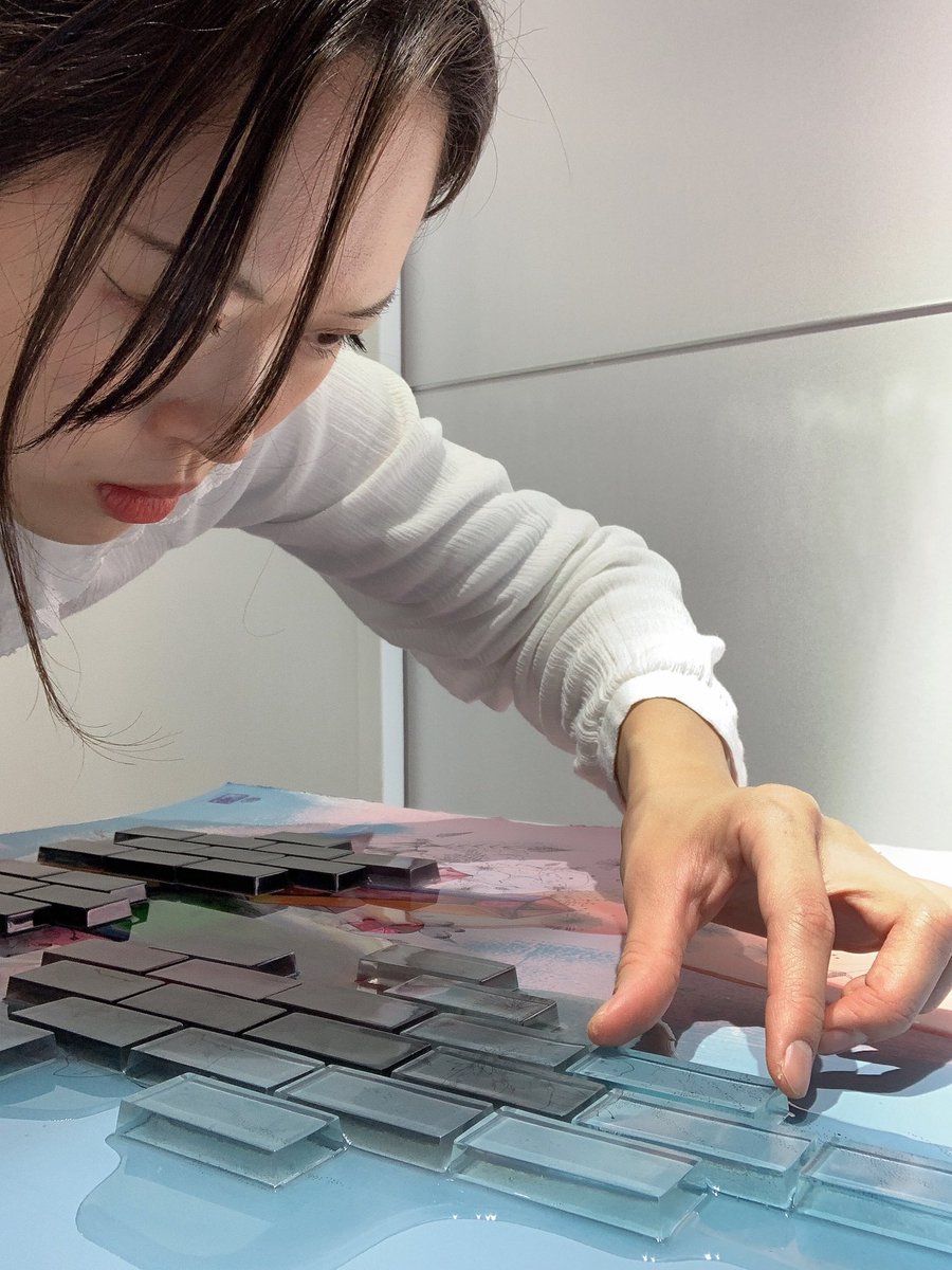 GRACEHYE1's tweet photo. GM!! I’m working to finish Crystallization 6 Painting 💎 #artist #gracehyeartwork #concentration #innerverse #NFTCommuinity #blockchain #motives #workinprogresse #crystallization https://t.co/a1DEhPPL5w