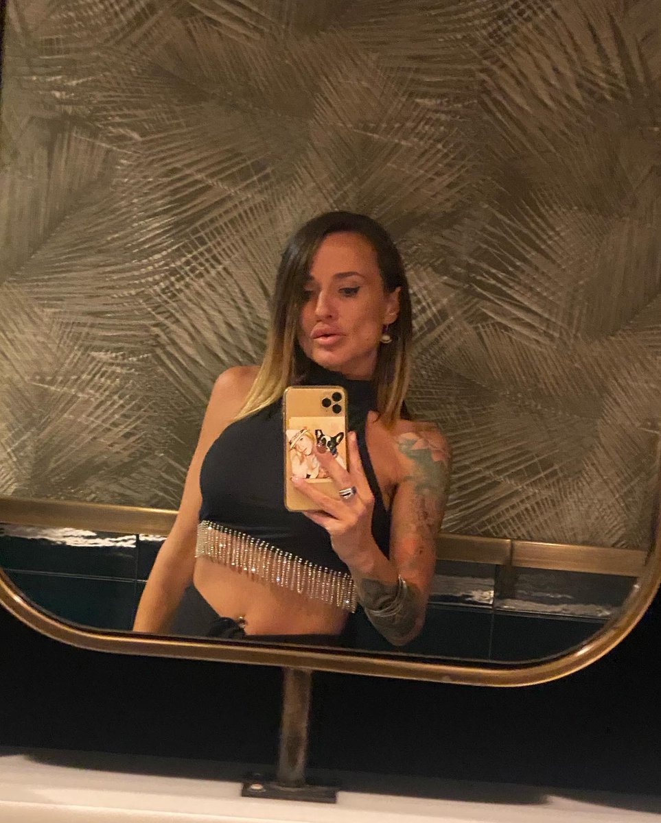SamantaSainzXX's tweet photo. Buenas noches 🌙 pajarines , mañana es día de lluvias por los madriles , que para mi es 🟰 a día de casa 🛋 👩🏼💻 , de caprichos 💸🍕🌮🍟🍫🍮 🟰 a #domingodeorgasmos https://t.co/grQ8y4eUyB