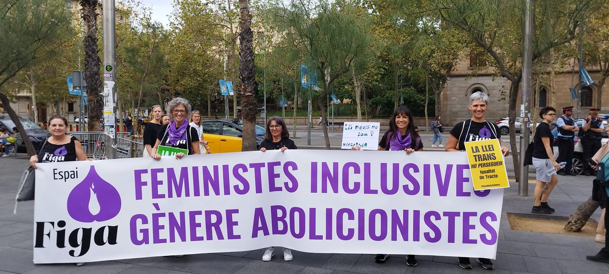 Xusa_Ortega's tweet photo. Hui hem estat als carrers de #Barcelona 3.500 dones de tots els territoris de l'Estado cridant #AboliciónProstitución #ElFeminismoDaLaCara  #NoNosCallarán 
#LFDLMEnBcn22O
#ElFuturoDeTodas @EspaiFIGA @feministes_cat https://t.co/J9fDHQpHXZ