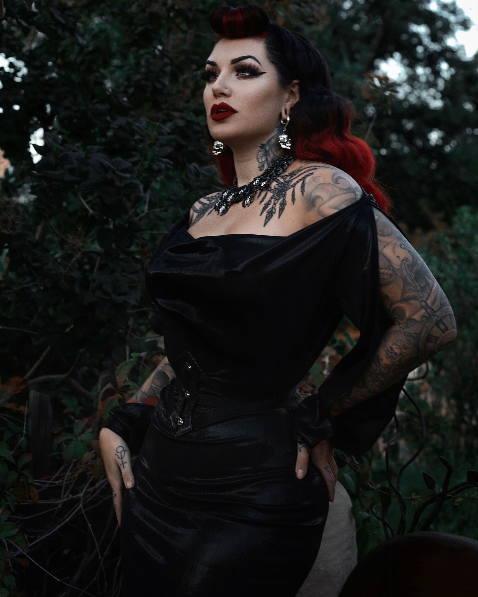 TW Pornstars - Cervena Fox. Twitter. Day 2 of the #richmondtattooconvention ️ come by my booth