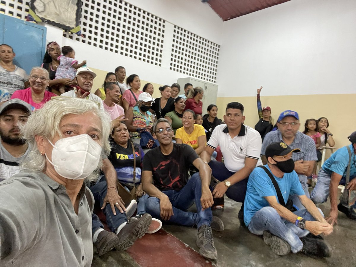 Dale_Letra's tweet photo. #22Oct participamos @ForoCivicoVzla en los #DiálogosPopulares de la @RAcomuneros en Antímano con las Comunas: Monte Sinaí, Las 17 voces Ezequiel Zamora, Renacer en revolución y Rodríguez y Bolívar edificando el reencuentro entre todos los vznos. #DiàlogosConstructivos por Vzla. https://t.co/h1S1xn0qru