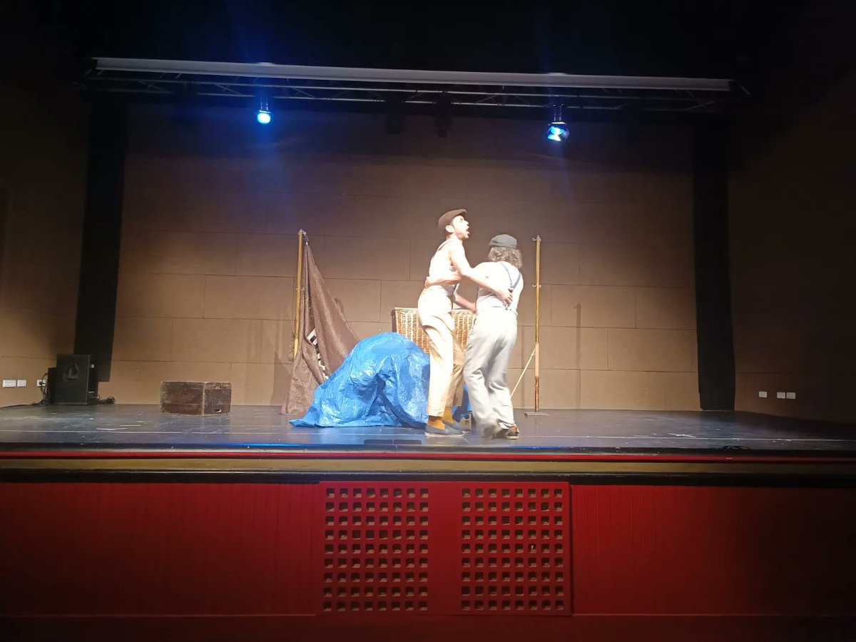 🎭 CULTURA | Gran espectacle teatrau eth qu'auem gaudit aguesta tarde en Era Audiovisuau damb era òbra "Histriònic" (companhia El Replà Produccions).

😂 Ua comédia esvagada e lhòca dirigida a tota era familha, damb era qu'auem arrit grani e petiti.