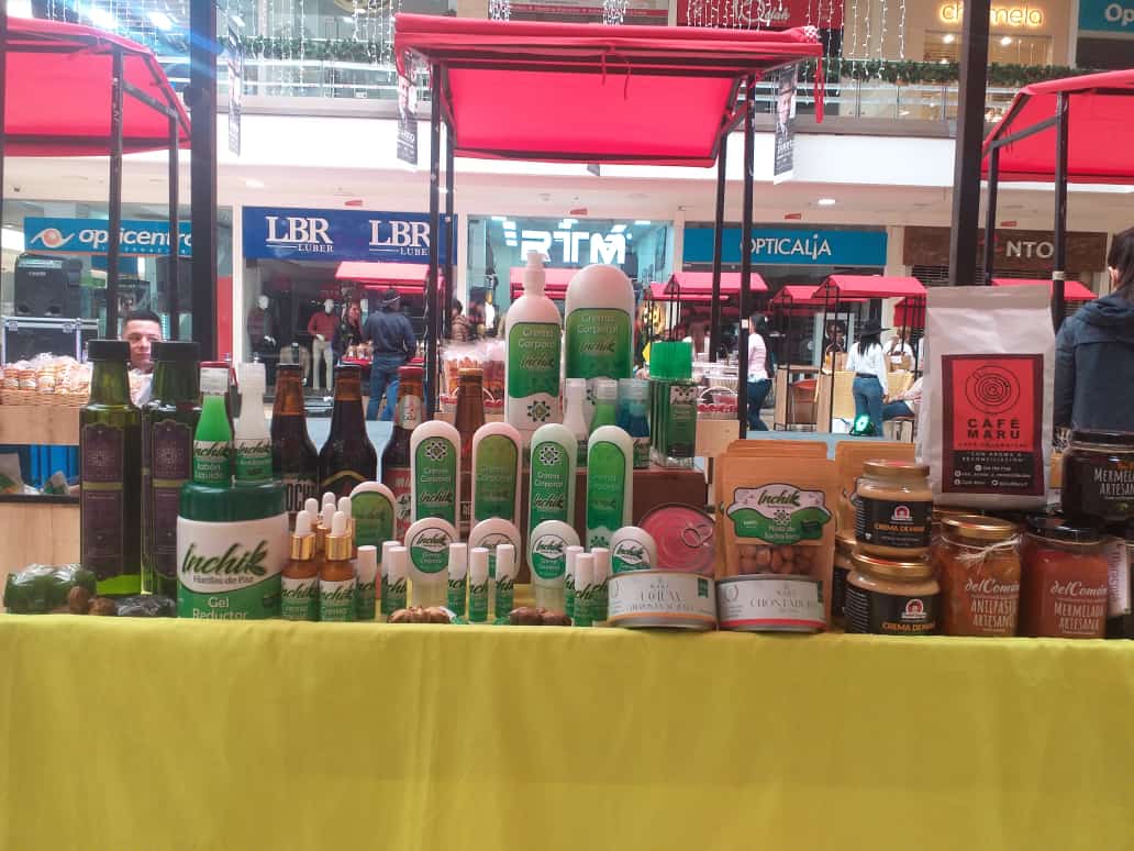 CNRCOMUNES's tweet photo. 👏Hoy los productos de la #Paz llegan al Centro Comercial Santafé @SantafeBogotaCC

Estamos en plaza Ecuador, ven y comparte un momento de reconciliación, degusta los productos realizados por firmantes de paz en el marco de la implementación del #AcuerdoDePaz🕊️ te esperamos✊ https://t.co/hD0ErpMw14